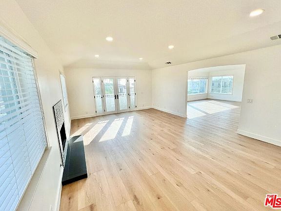 4th image of 301 Ocean Ave