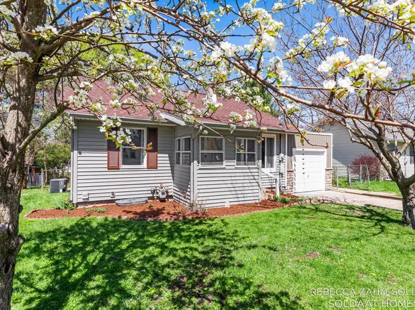 1311 Calgary St NE, Grand Rapids, MI 49505