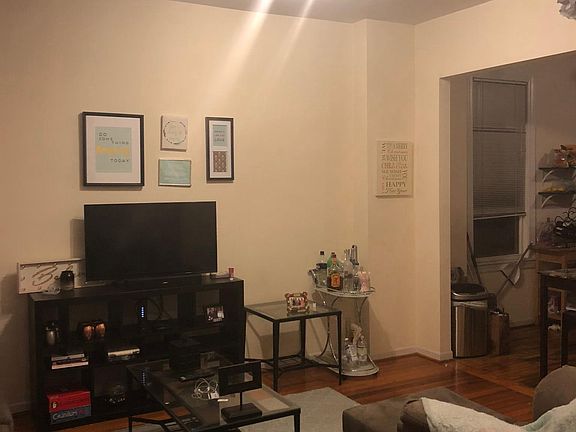 3rd image of 2215 W Chicago Ave