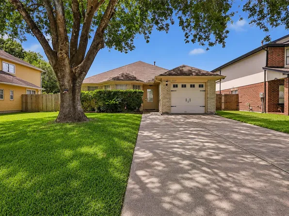 5519 Chisholm Trl, Dickinson, TX 77539