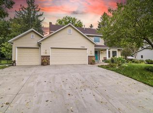 17950 Liv Ln, Eden Prairie, MN 55346
