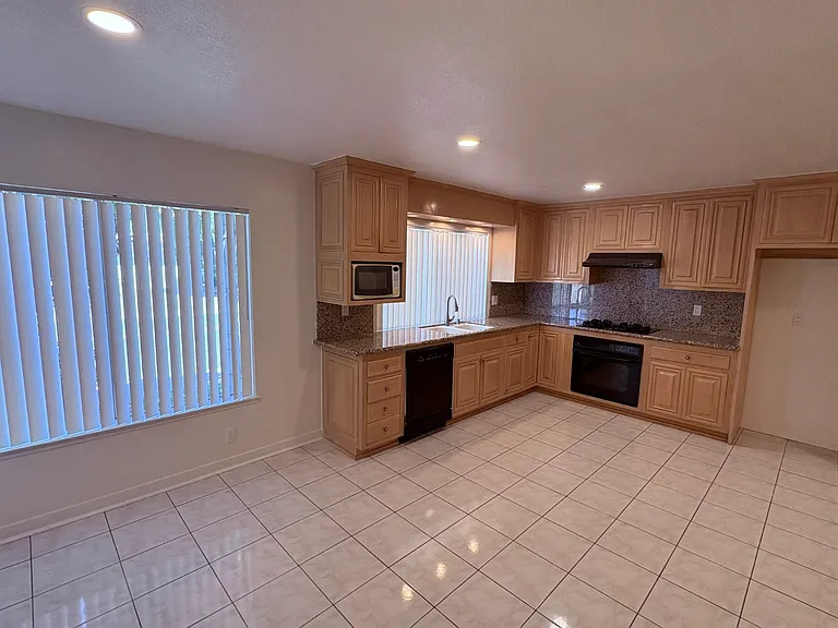 3922 Ash St — Photo 6