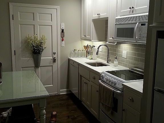 5th image of 8361 Somerset Dr APT 301
