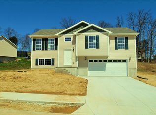 1719 Saint Charles Dr, Hillsboro, MO 63050