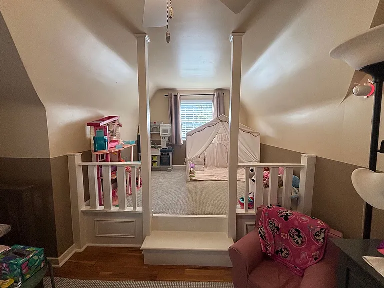 217 Roycroft Ave — Photo 14