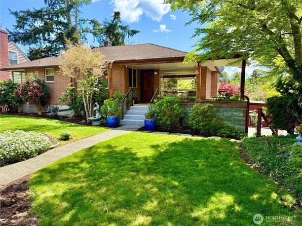 3805 NE 110th Street, Seattle, WA 98125