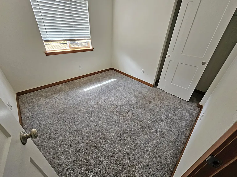 415 W Eagle St — Photo 10