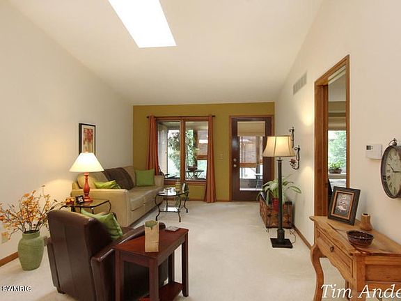 3rd image of 748 Amberwood Dr SW
