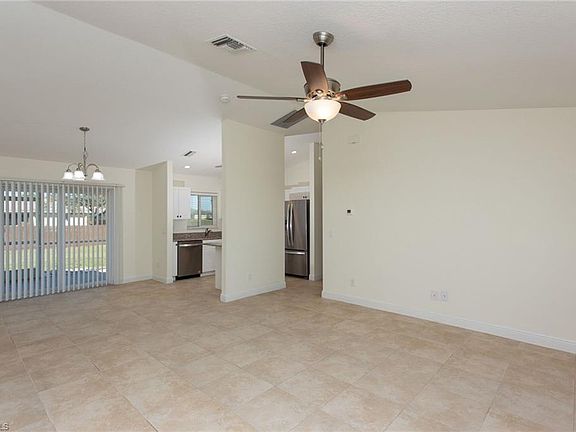 5th image of 819 Diplomat Pkwy E