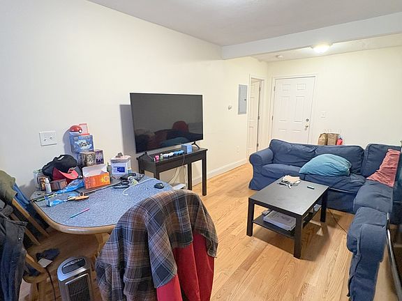 4th image of 82 Sacramento St #1