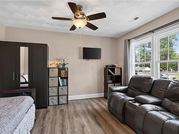 5th image of 123 Deborah Dr