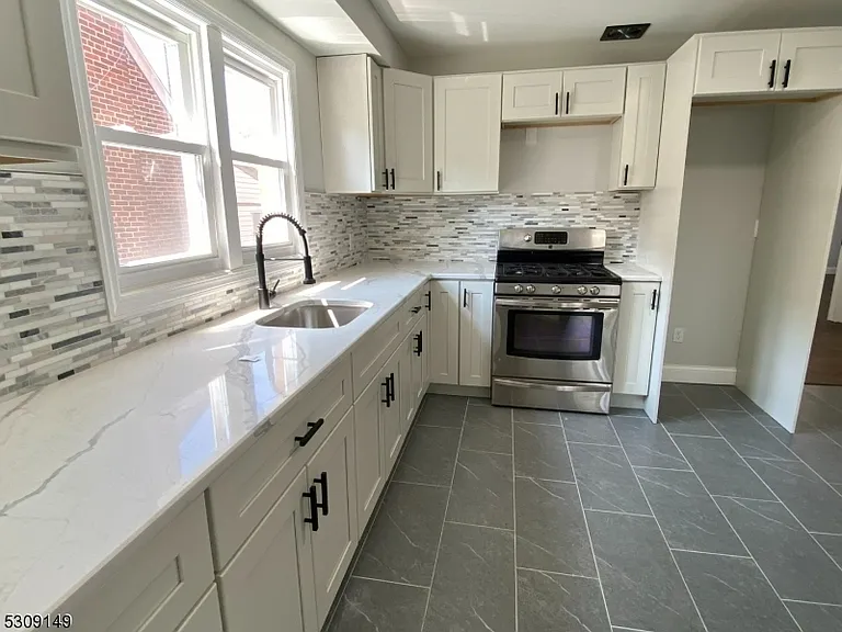 905 Sanford Ave #2 — Photo 3