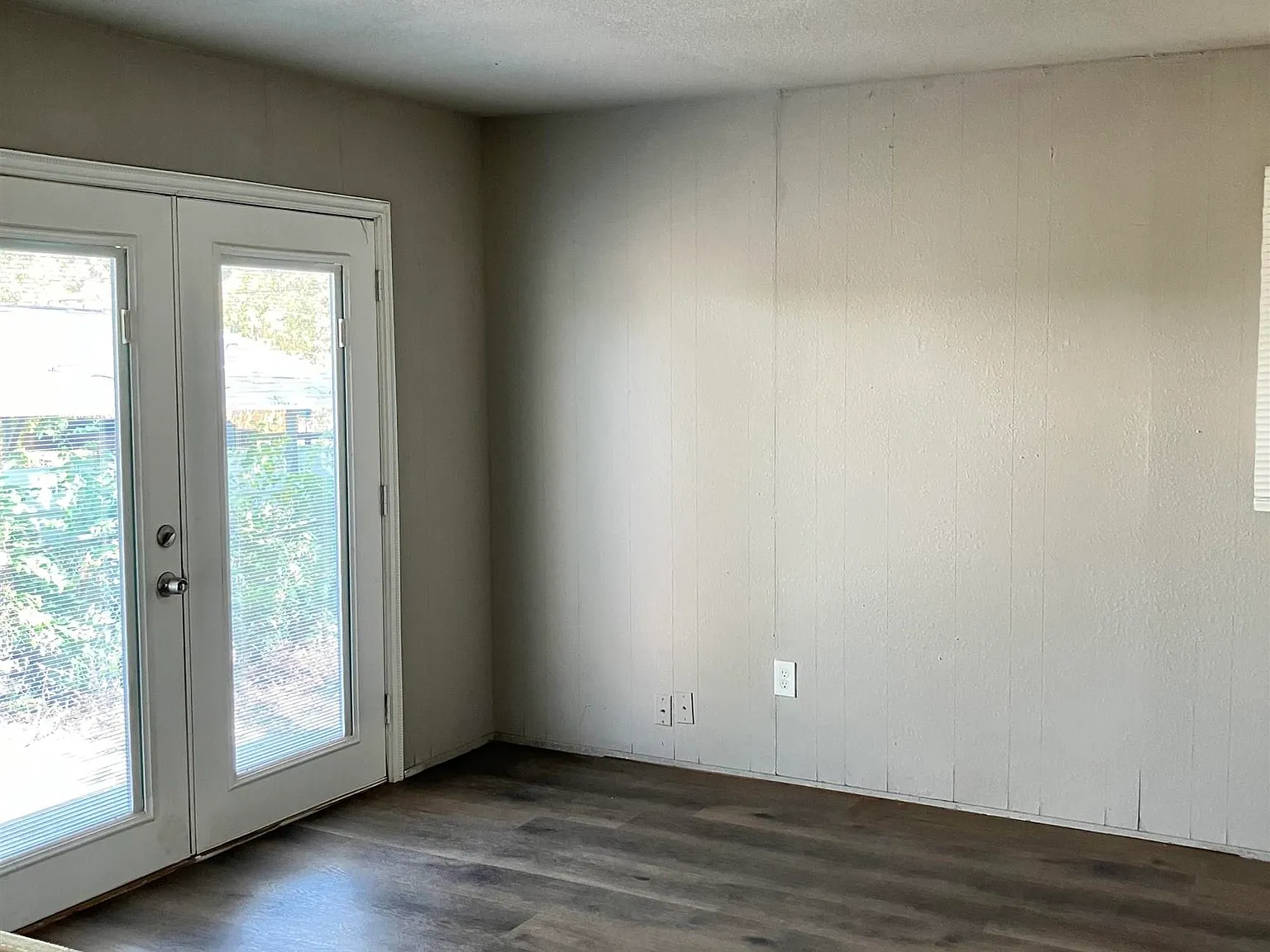 3 bed, 1.0 bath, 1056 sqft, $1,100 — Photo 4