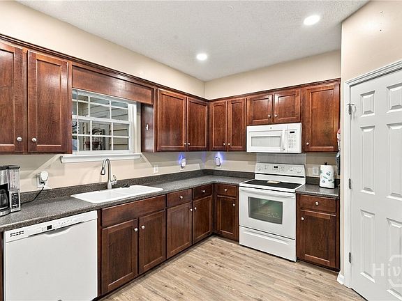 5th image of 777 King George Boulevard #5