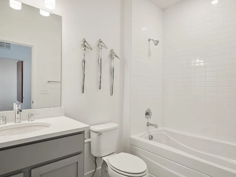 2nd bedroom private bath