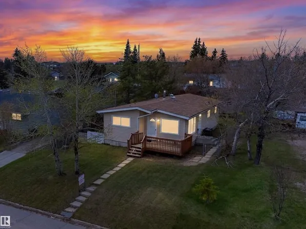 315 10th St, Cold Lake, AB T9M 1A5