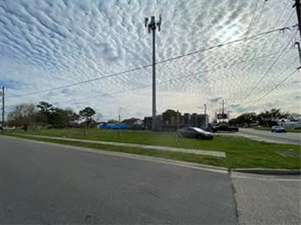 801 E Judge Perez Dr, Chalmette, LA 70043
