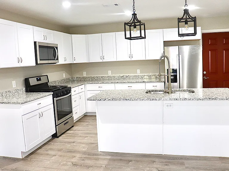 5824 Grayson St — Photo 3
