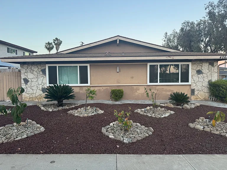 406 Tyler Way #C — Photo 2
