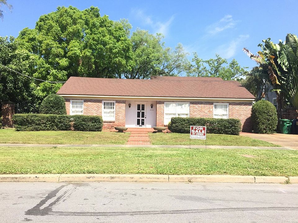 1st image of 654 Geneva Pl