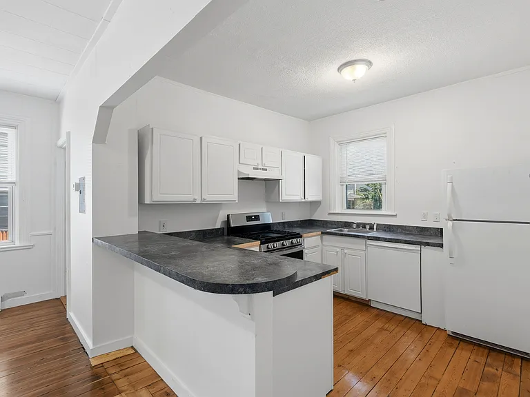 46 E Transit St #1F — Photo 15