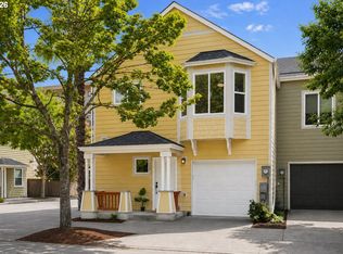 550 NE Knott St, Portland, OR 97212