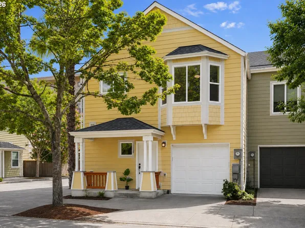 550 NE Knott St, Portland, OR 97212