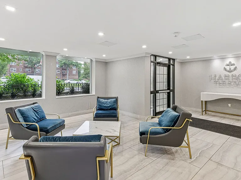 Harbor Terrace Apartments — Photo 6