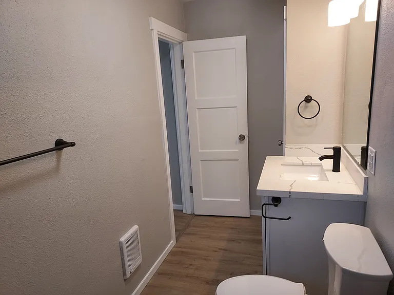 700 Aberdeen Ave NE #702 — Photo 14