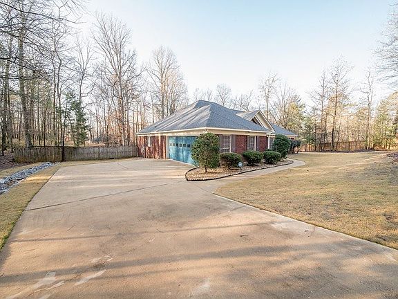 3rd image of 305 Willett Dr