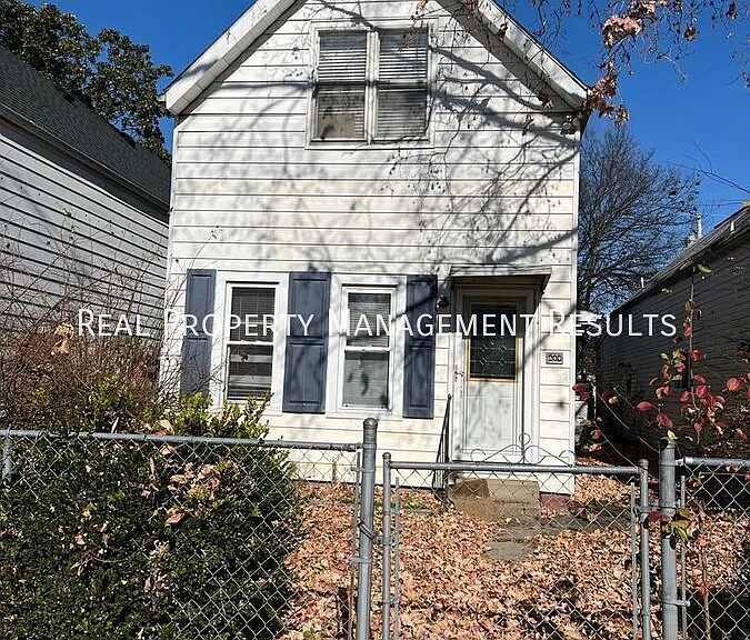208 E Maryland St — Photo 1