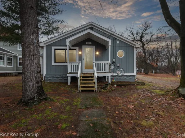 209 Park Ave, Holly, MI 48442