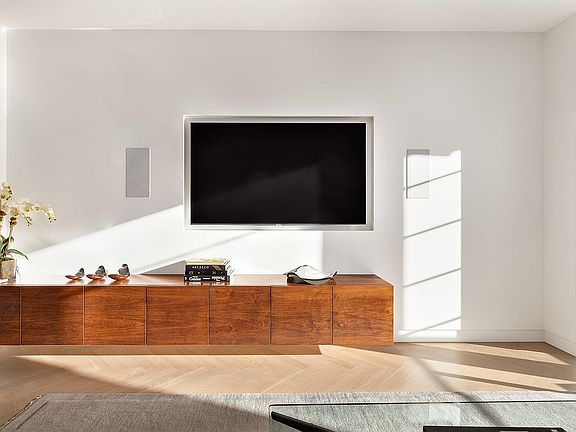 3rd image of 37 W 12th St APT 9C