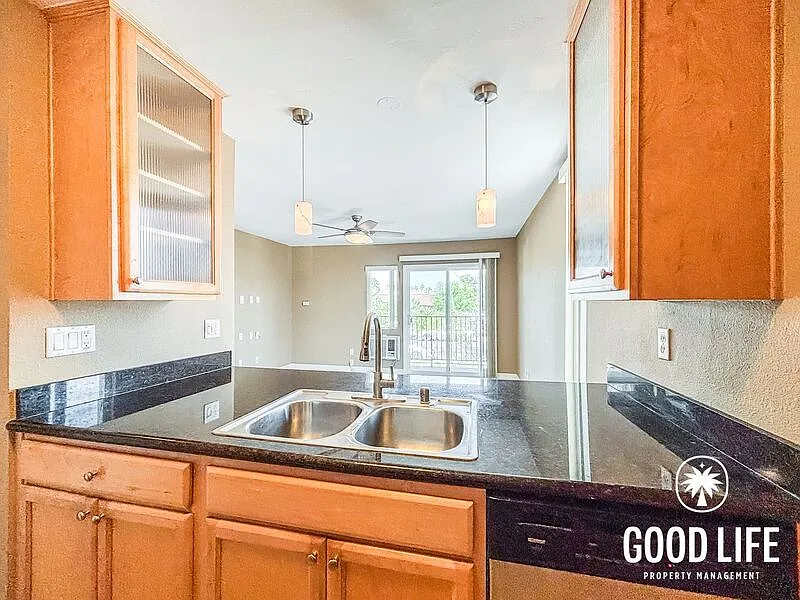 1 bed, 1.0 bath, 578 sqft, $1,950 — Photo 4