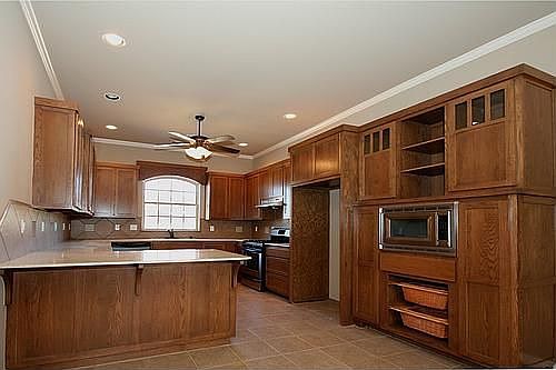 Custom kitchen extras everywhere!