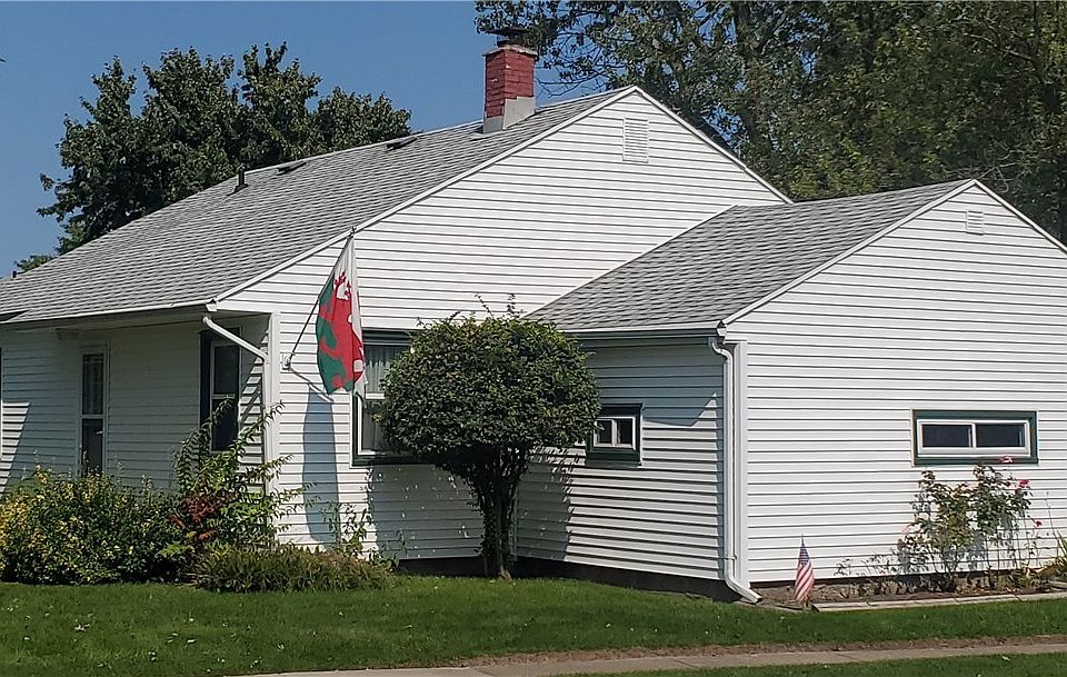 1st image of 12 Simsbury Dr