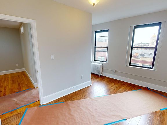 3rd image of 214 Hanover St #3