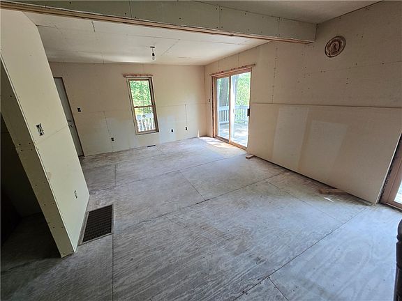 4th image of 1590 Crystal Lake Rd