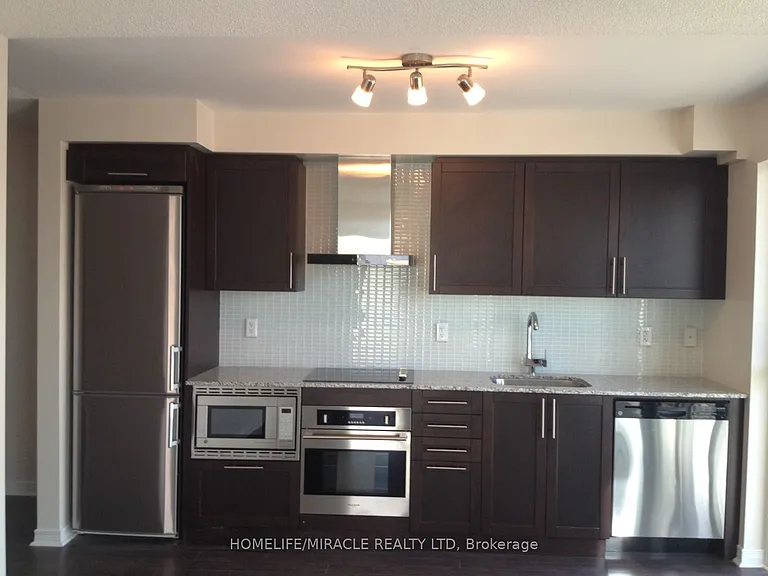352 Front St W #709 — Photo 2