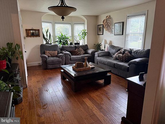 3rd image of 4019 Wilkens Ave