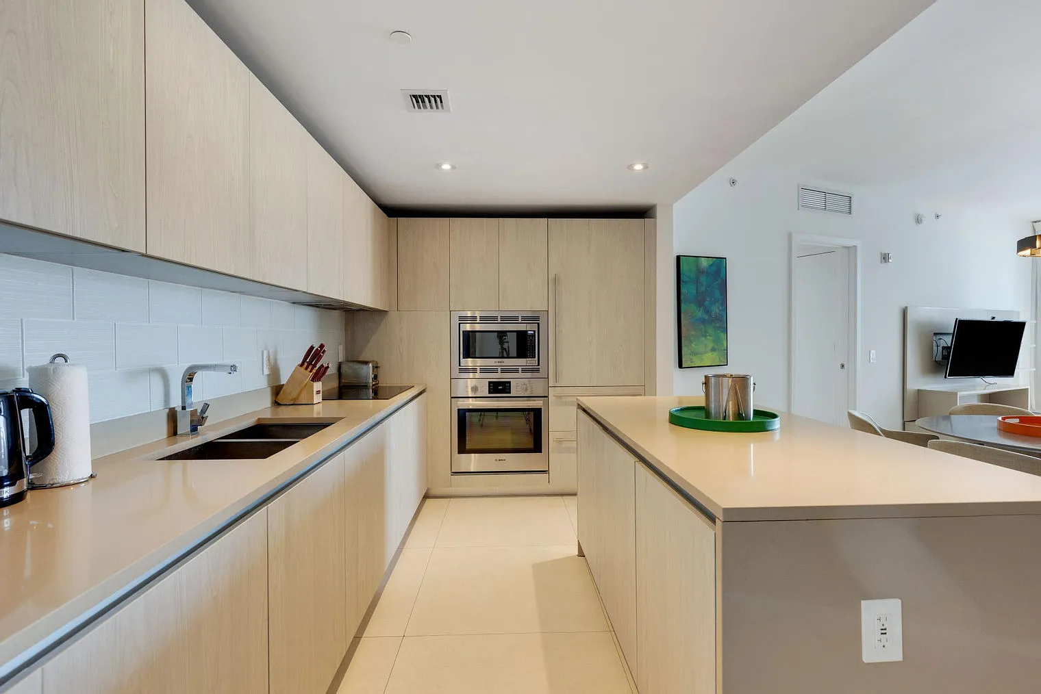 2 bed, 2.0 bath, 1248 sqft, $5,171 — Photo 4