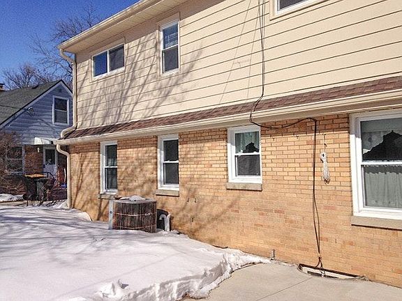 3rd image of 10609 W Hibbard Ave