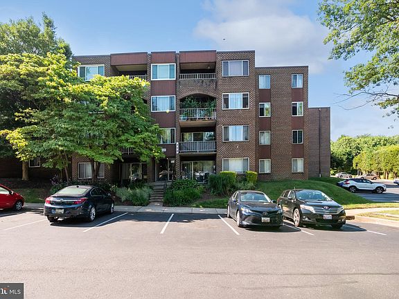 2nd image of 458 Girard St APT 103
