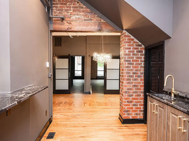 275 S Limestone St #150 — Photo 22