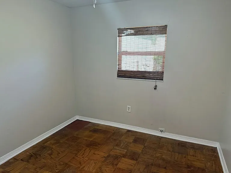 914 Homewood Dr — Photo 13