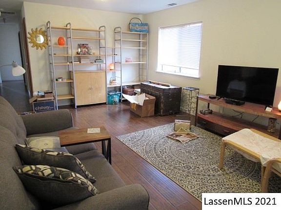 2nd image of 250 N Mesa St