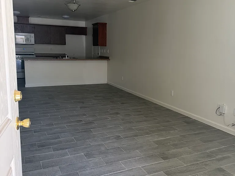 619 W Glaze Ave #C — Photo 1