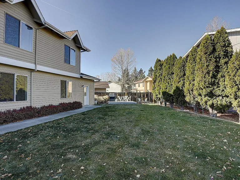2211 NE Holliday Ave #1 — Photo 19
