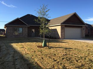 808 SW 10th St, Moore, OK 73160