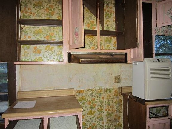 4th image of 2625 Morton Ave